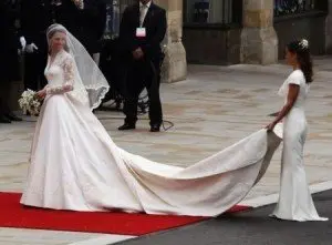 abito nuziale con strascico a cattedrale lungo - Daniele Panareo Fotografo matrimoni a Lecce