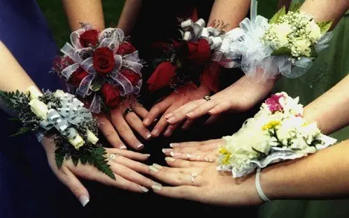 bouquet da polso sposa damigelle - Daniele Panareo fotografo di matrimoni a Lecce e provincia
