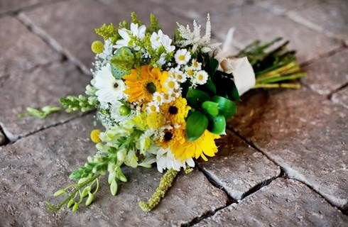 il bouquet sposa campo fiorito - Daniele Panareo fotografo di matrimoni a Lecce e provincia